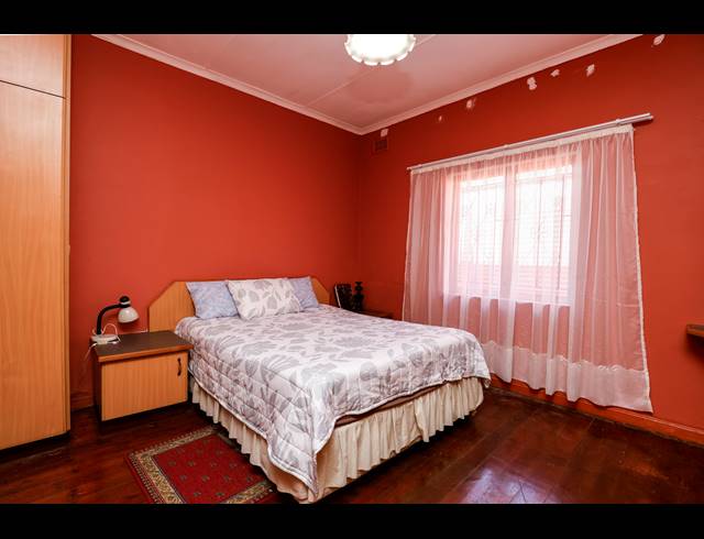 13 BEDROOM HOUSE FOR SALE IN CLARE ESTATE